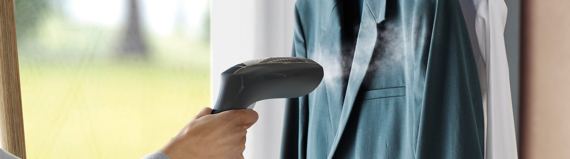 Aparat de călcat vertical cu abur